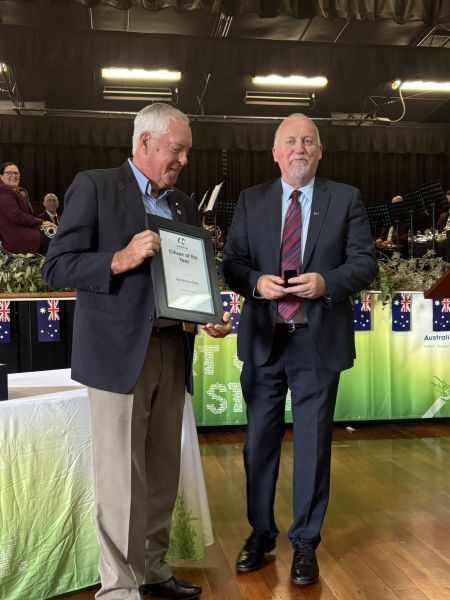 A photo of Rodney Bramich and Mayor Peter Freshney